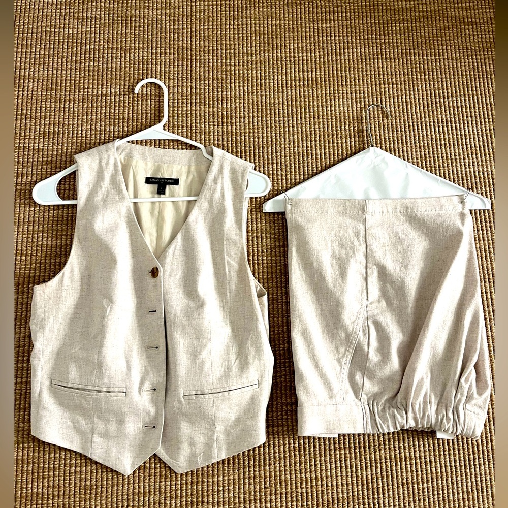 Banana Republic Factory Linen-Blend Cropped Vest + Easy Short